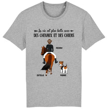Charger l'image dans la galerie, Jusqu'à 2 chiens, t shirt personnalisé cheval et chien, tee shirt cheval femme, La vie est plus belle avec des chevaux et des chiens