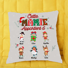 Charger l'image dans la galerie, Jusqu'à 12 enfants, Oreiller personnalisée, Canapé Coussin Noël cadeau pour Grand-mère, cette mamie appartient à