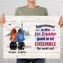 Charger l'image dans la galerie, Poster encadré en bois personnalisée, cadeau pour Sœurs, amies, Apparemment on attire les ennuis quand on est esemble