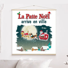 Charger l'image dans la galerie, Toile à suspendre personnalisée, Toile cadeau pour Maman Papa chats, jusqu'à 6 chats, La Patte Noël arrive en ville