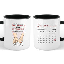 Charger l'image dans la galerie, Date d'anniversaire Mug Calendrier personnalisé, Saint-Valentin Cadeaux pour couple, Couple main dans la main