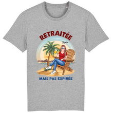 Charger l'image dans la galerie, Retraite T-shirt personnalisé, Fête des mères pour maman, grand-mère, Plage, été, Retraitée mais pas expirée