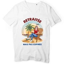 Charger l'image dans la galerie, Retraite T-shirt personnalisé, Fête des mères pour maman, grand-mère, Plage, été, Retraitée mais pas expirée