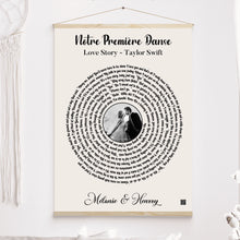 Charger l'image dans la galerie, Paroles de chanson poster personnalisée, couple photo musical, cadeau pour d'anniversaire, chanson de mariage danse