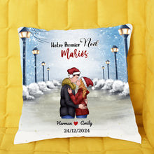 Charger l'image dans la galerie, Couple Ornements personnalisés, cadeau pour Couple. Femme, mari, petite amie, petit ami, notre premier Noël mariés