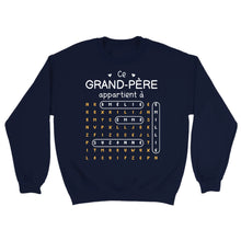 Charger l'image dans la galerie, Mots mêlés petits-enfants noms, T-shirt personnalisé grand-père grand-mère, ce grand-père appartient à, fête des pères