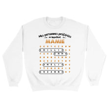 Charger l'image dans la galerie, Mots mêlés T-shirt personnalisé noms, Tasse cadeau grand-père grand-mère, Mes personnes préférées m'appellent