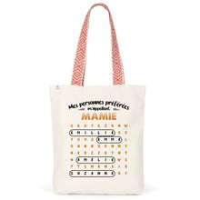 Charger l'image dans la galerie, Mots mêlés T-shirt personnalisé noms, Tasse cadeau grand-père grand-mère, Mes personnes préférées m'appellent