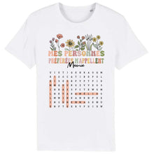 Charger l'image dans la galerie, Mots mêlés T-shirt Col V personnalisé noms, Vêtements cadeau grand-mère Maman mamie, Mes personnes préférées m'appellent