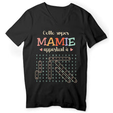 Charger l'image dans la galerie, Mots mêlés T-shirt Col V personnalisé petits-enfants noms, cadeau grand-mère, mamie, maman, Cette super mamie appartient à