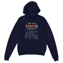 Charger l'image dans la galerie, Mots mêlés T-shirt Col V personnalisé petits-enfants noms, cadeau grand-mère, mamie, maman, Cette super mamie appartient à