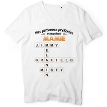 Charger l'image dans la galerie, T-Shirt Col V Mots Croisés Personnalisé avec Prénoms – Cadeau Mamie, Papy, Mes personnes préférées m'appellent