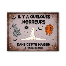 Charger l'image dans la galerie, Plaque de Porte Métallique Personnalisée Il Y A Quelques Horreurs Dans Cette Maison – Cadeau Halloween