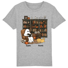 Charger l'image dans la galerie, T-Shirt Halloween Fantôme et Chien ou Chat Lecteur Personnalisé avec Prénom – Cadeau pour Bibliothécaire et Lecteur