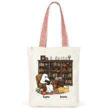 Charger l'image dans la galerie, T-Shirt Halloween Fantôme et Chien ou Chat Lecteur Personnalisé avec Prénom – Cadeau pour Bibliothécaire et Lecteur