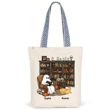 Charger l'image dans la galerie, T-Shirt Halloween Fantôme et Chien ou Chat Lecteur Personnalisé avec Prénom – Cadeau pour Bibliothécaire et Lecteur