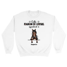 Charger l'image dans la galerie, Jusqu'à 3 chevaux, pull personnalisé cheval, Sweat à col rond maman de cheval