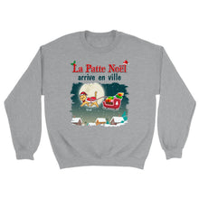 Charger l'image dans la galerie, Jusqu'à 6 chats, Pull personnalisé chat, Sweat à col rond chat, La Patte Noël arrive en ville