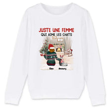 Charger l'image dans la galerie, Jusqu'à 10 Chats, Pull personnalisé chat, Sweat à col rond pour Noël, Juste une femme qui aime les chats