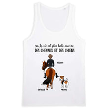 Charger l&#39;image dans la galerie, Jusqu&#39;à 2 chiens, t shirt personnalisé cheval et chien, tee shirt cheval femme, La vie est plus belle avec des chevaux et des chiens
