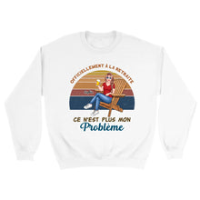 Charger l&#39;image dans la galerie, Retraite T-shirt personnalisé, Fête des mères Cadeaux pour maman grand-mère, Coucher de soleil, OFFICIELLEMENT À LA RETRAITE
