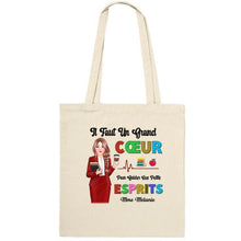 Charger l&#39;image dans la galerie, Enseignante Sac fourre-tout personnalisée, Cadeaux pour la fête des enseignants, Tote bag Il faut un grand cœur pour guider les petits esprits
