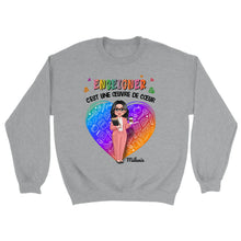 Charger l&#39;image dans la galerie, Professeure Sweat-shirt personnalisée, Cadeaux pour la fête des enseignants, Enseigner, c’est une œuvre de cœur

