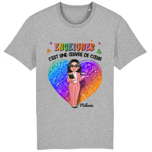 Charger l&#39;image dans la galerie, Professeure Sweat-shirt personnalisée, Cadeaux pour la fête des enseignants, Enseigner, c’est une œuvre de cœur
