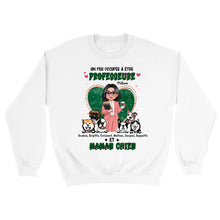 Charger l&#39;image dans la galerie, Professeure Sweat-shirt personnalisée, Cadeaux pour la fête des enseignants, Un peu occupée à être professeure et maman chien
