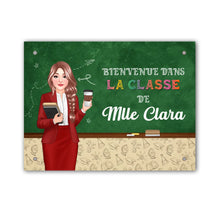 Charger l&#39;image dans la galerie, Professeure Toile à suspendre personnalisé, Cadeaux pour la fête des enseignante, Tableau noir Bienvenue Dans La Classe
