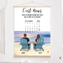 Charger l&#39;image dans la galerie, Date d&#39;anniversaire Toile personnalisée, Saint-Valentin Cadeau couple, Couple assis sur la plage
