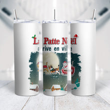 Charger l&#39;image dans la galerie, Gobelet personnalisée noms, Tumbler cadeau pour Maman Papa chats, jusqu&#39;à 6 chats, La Patte Noël arrive en ville

