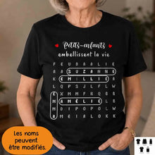 Charger l'image dans la galerie, Mots mêlés T-shirt personnalisé noms, cadeau grand-père grand-mère, Petits-enfants embellissent la vie
