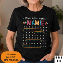 Charger l'image dans la galerie, Mots mêlés T-shirt personnalisé noms, cadeau grand-mère Maman mamie, Bénie d'être appelée
