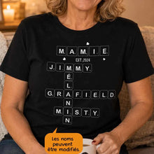 Charger l'image dans la galerie, T-Shirt Mots Croisés Personnalisé avec Prénoms – Cadeau Mamie, Papy, Design Artistique Est.
