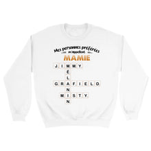 Charger l'image dans la galerie, T-Shirt Col V Mots Croisés Personnalisé avec Prénoms – Cadeau Mamie, Papy, Mes personnes préférées m'appellent

