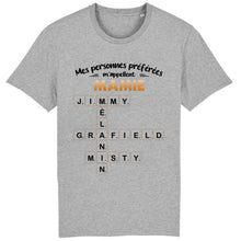 Charger l'image dans la galerie, T-Shirt Col V Mots Croisés Personnalisé avec Prénoms – Cadeau Mamie, Papy, Mes personnes préférées m'appellent
