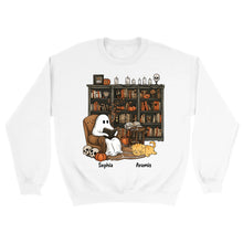 Charger l'image dans la galerie, T-Shirt Halloween Fantôme et Chien ou Chat Lecteur Personnalisé avec Prénom – Cadeau pour Bibliothécaire et Lecteur
