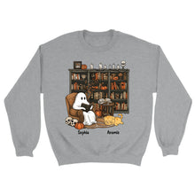 Charger l'image dans la galerie, T-Shirt Halloween Fantôme et Chien ou Chat Lecteur Personnalisé avec Prénom – Cadeau pour Bibliothécaire et Lecteur

