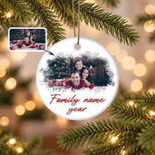 Charger l'image dans la galerie, Ornement en Céramique Personnalisé avec Photo de Famille – Cadeau de Noël Unique
